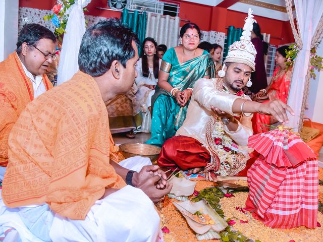 Sunali and Jayanta&apos;s wedding in Nagaon, Assam 66