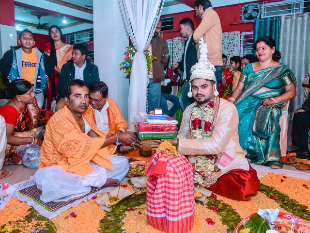 Sunali and Jayanta&apos;s wedding in Nagaon, Assam 69