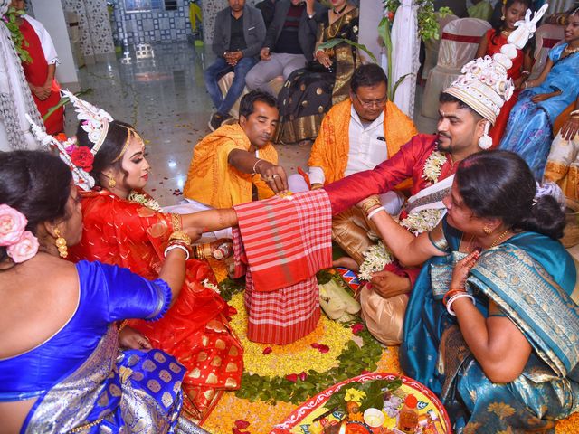 Sunali and Jayanta&apos;s wedding in Nagaon, Assam 71