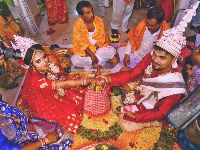 Sunali and Jayanta&apos;s wedding in Nagaon, Assam 75