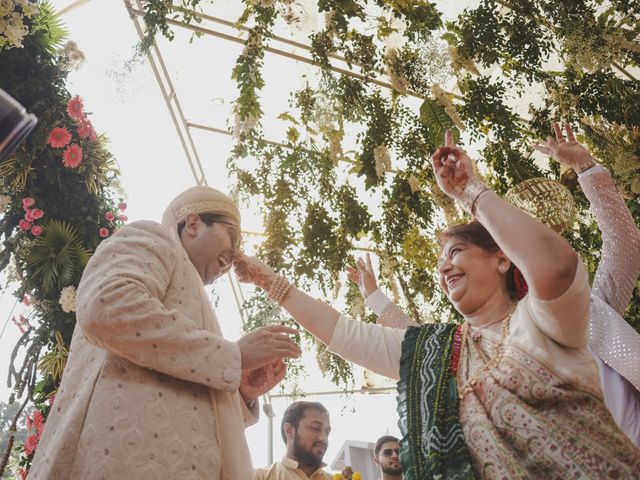adi and aayushi's wedding in Kolkata, West Bengal 11