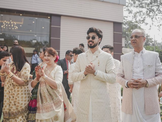 adi and aayushi's wedding in Kolkata, West Bengal 15