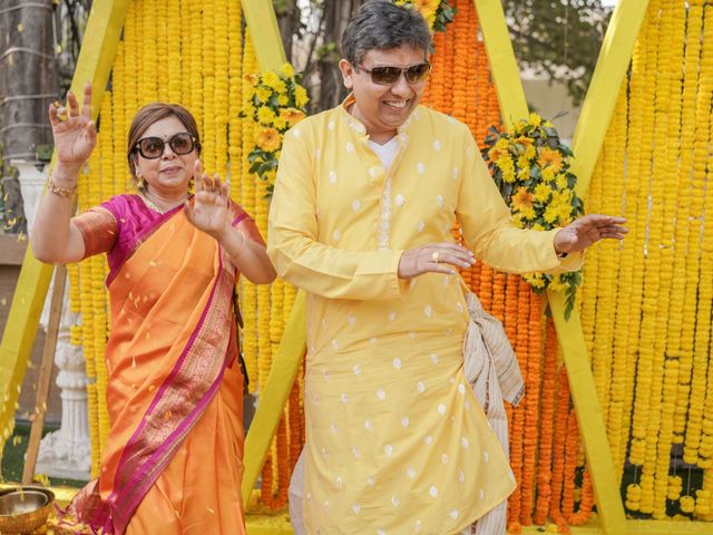 adi and aayushi's wedding in Kolkata, West Bengal 46