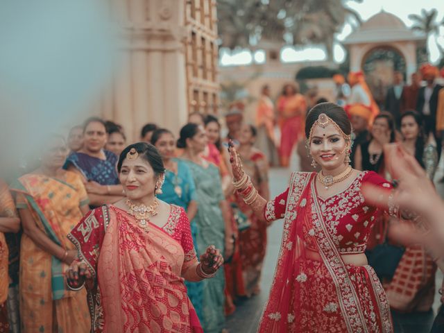 Nishtha and Nirmal&apos;s wedding in Rajkot, Gujarat 36