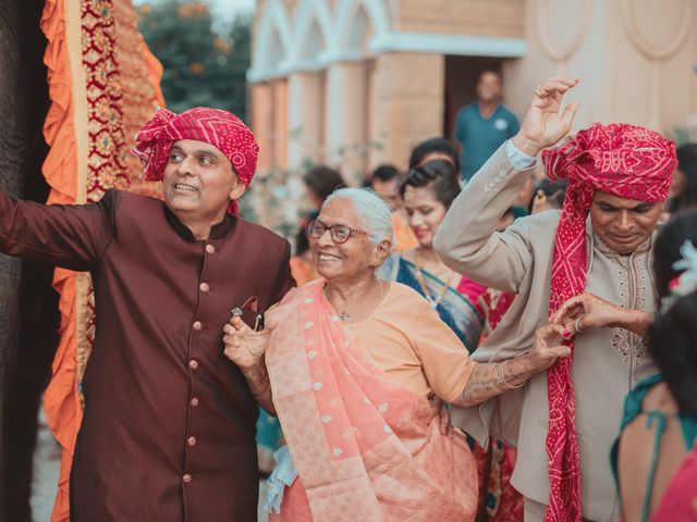 Nishtha and Nirmal&apos;s wedding in Rajkot, Gujarat 27