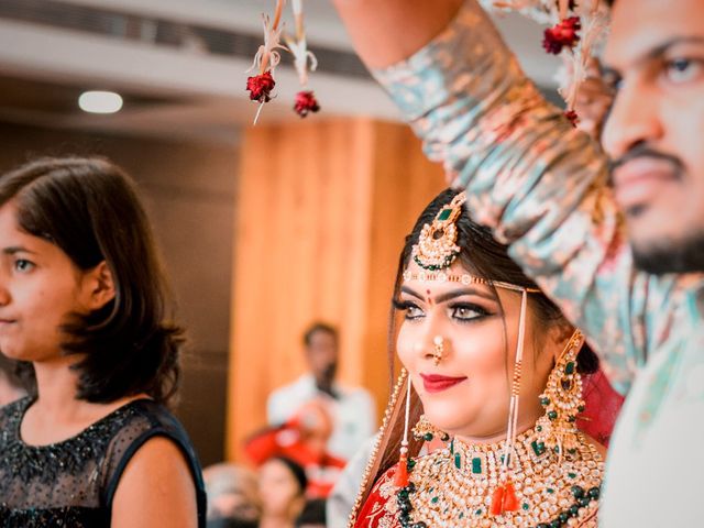 Varsha Khade and Ujjawal&apos;s wedding in Jabalpur, Madhya Pradesh 16