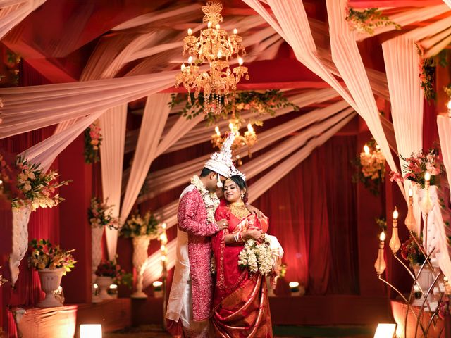 Madhuparna and Sayan's wedding in North 24 Parganas, West Bengal 4