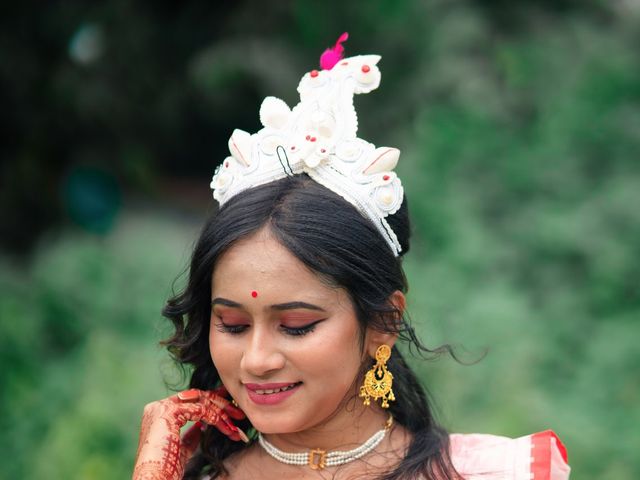 Madhuparna and Sayan's wedding in North 24 Parganas, West Bengal 7