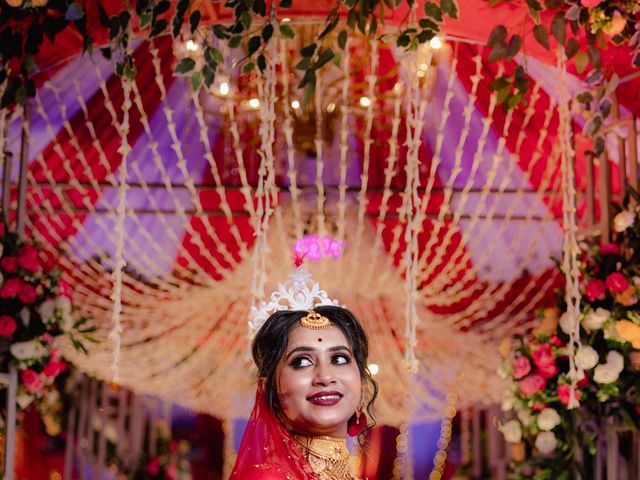 Madhuparna and Sayan's wedding in North 24 Parganas, West Bengal 13