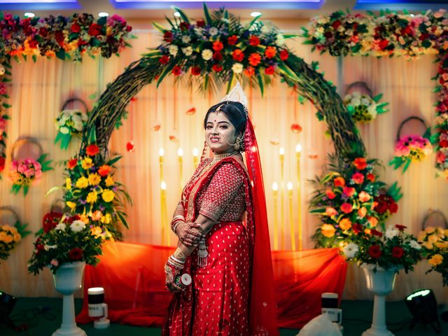 Rituraj and Ankita's wedding in North 24 Parganas, West Bengal 28