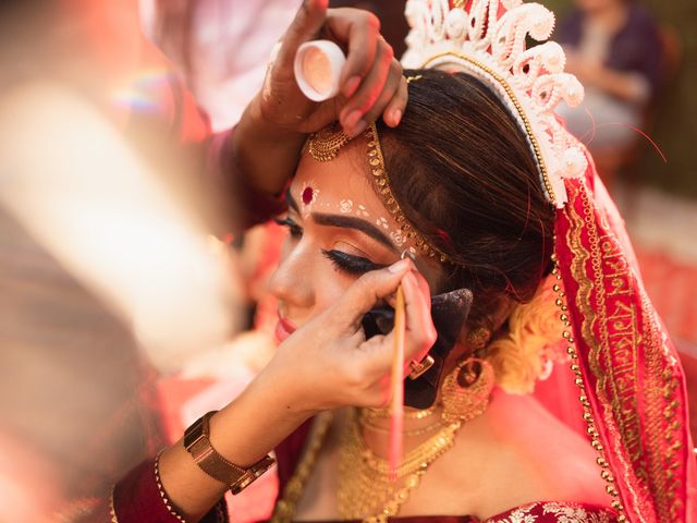 Ipsita and Anik's wedding in North 24 Parganas, West Bengal 15