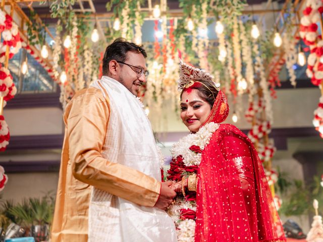 Ipsita and Anik's wedding in North 24 Parganas, West Bengal 28