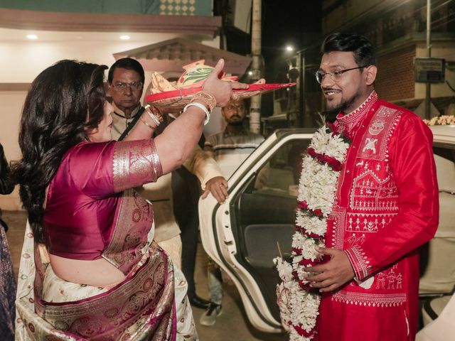 Ipsita and Anik's wedding in North 24 Parganas, West Bengal 44