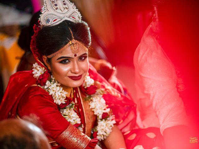 Shreya and Arnab&apos;s wedding in Maldah, West Bengal 6