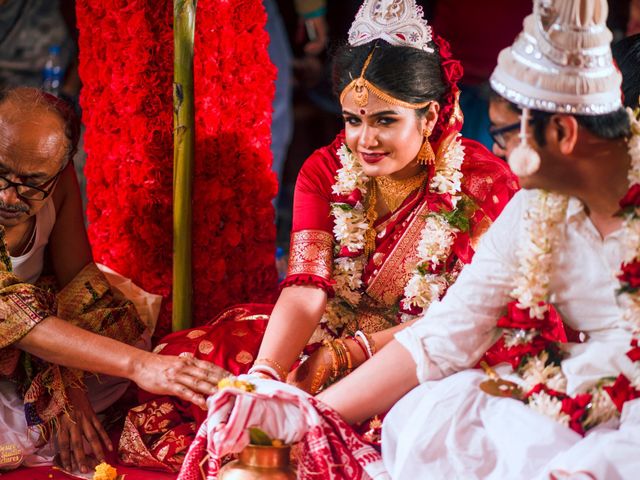 Shreya and Arnab&apos;s wedding in Maldah, West Bengal 10