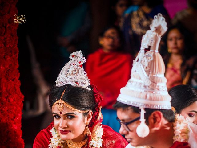 Shreya and Arnab&apos;s wedding in Maldah, West Bengal 12