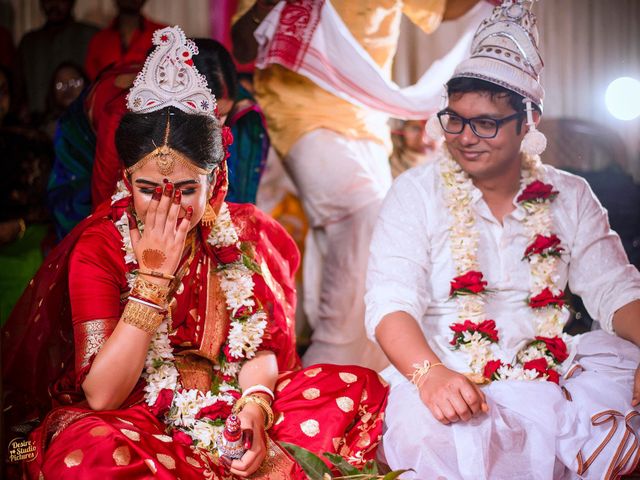 Shreya and Arnab&apos;s wedding in Maldah, West Bengal 13