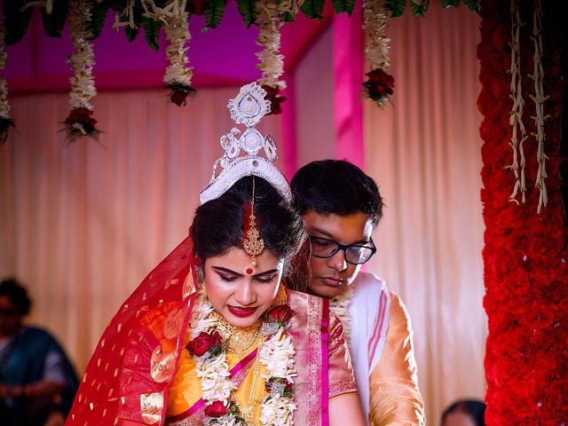 Shreya and Arnab&apos;s wedding in Maldah, West Bengal 15