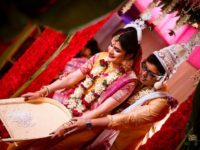 Shreya and Arnab&apos;s wedding in Maldah, West Bengal 16