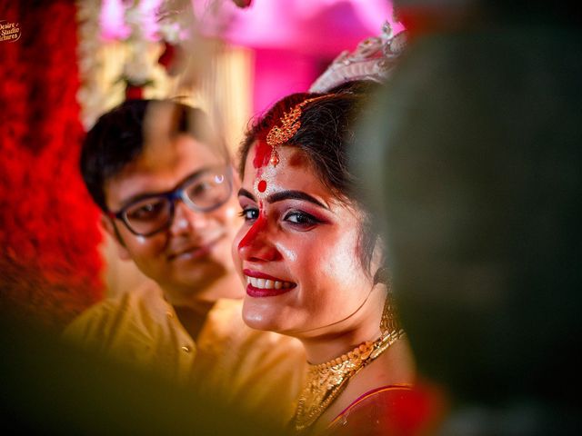 Shreya and Arnab&apos;s wedding in Maldah, West Bengal 21
