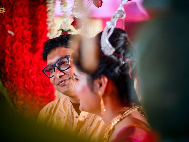 Shreya and Arnab&apos;s wedding in Maldah, West Bengal 22