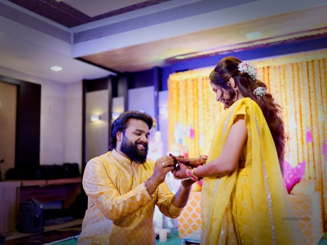 Akshay and Mayuri&apos;s wedding in Dhule, Maharashtra 21