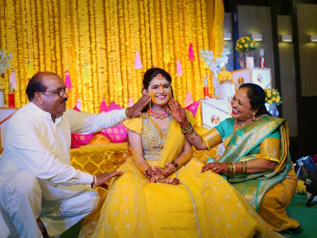 Akshay and Mayuri&apos;s wedding in Dhule, Maharashtra 31