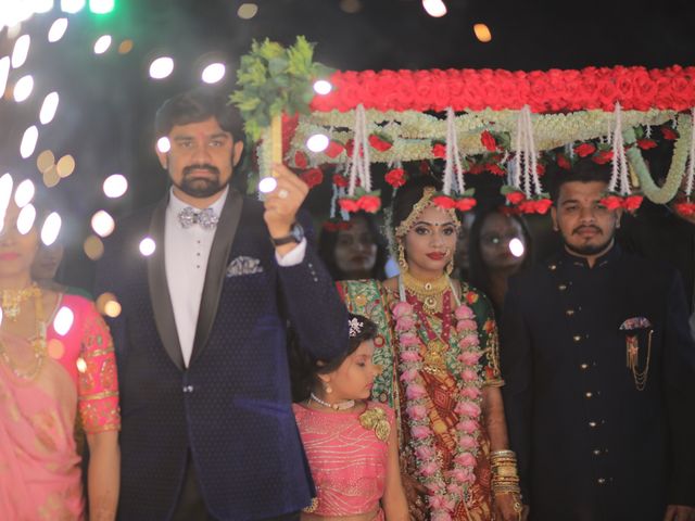 Nikita and Dhaval's wedding in Rajkot, Gujarat 6
