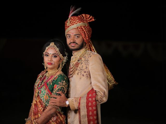 Nikita and Dhaval&apos;s wedding in Rajkot, Gujarat 10