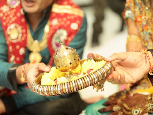 Aarti and Jaysukh&apos;s wedding in Ahmedabad, Gujarat 7