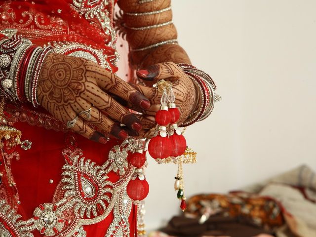 Aarti and Jaysukh&apos;s wedding in Ahmedabad, Gujarat 15