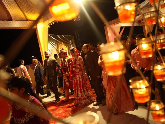 Aarti and Jaysukh&apos;s wedding in Ahmedabad, Gujarat 1