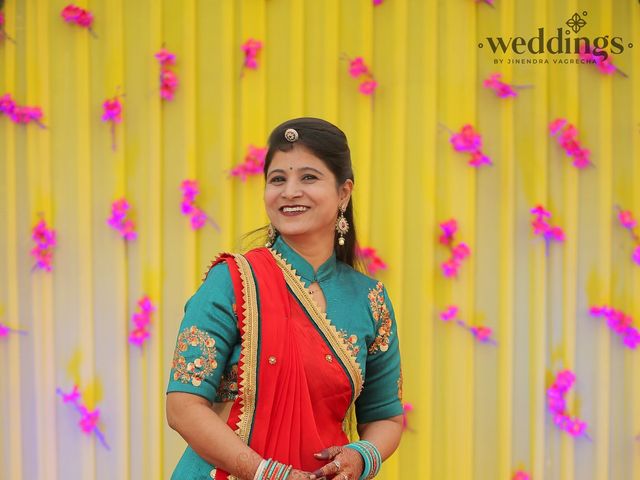 Ayushi and Shripal's wedding in Bhilwara, Rajasthan 38