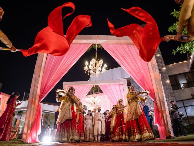 Pragya and Rohit&apos;s wedding in Faridabad, Delhi NCR 40