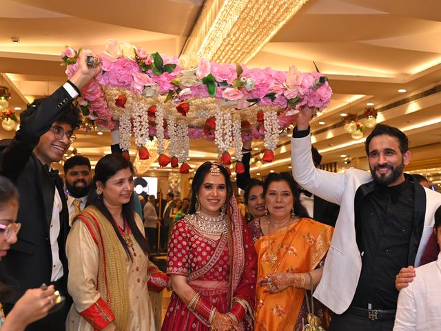 Kanika and Vikas&apos;s wedding in North Delhi, Delhi NCR 11