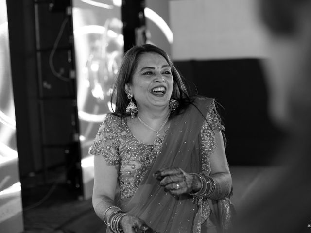 Dharmi and Kishen&apos;s wedding in Surat, Gujarat 13