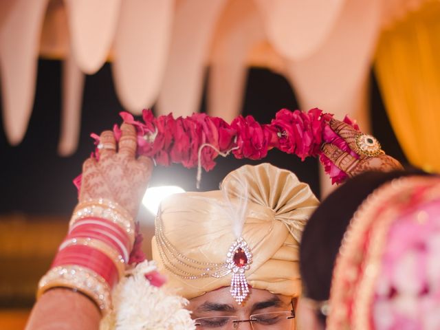 Vandana and Saurabh&apos;s wedding in Lucknow, Uttar Pradesh 21