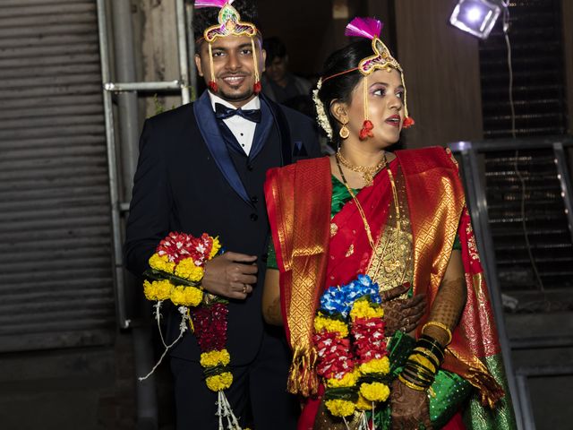 Nisha and Sagar&apos;s wedding in Mumbai, Maharashtra 63