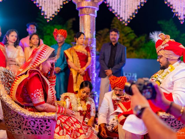 Bhoomi and Shivam&apos;s wedding in Vadodara, Gujarat 40