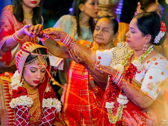 Bhoomi and Shivam&apos;s wedding in Vadodara, Gujarat 41