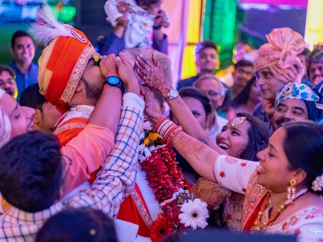 Bhoomi and Shivam&apos;s wedding in Vadodara, Gujarat 32