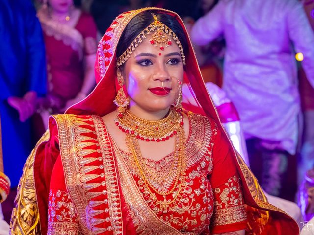 Bhoomi and Shivam&apos;s wedding in Vadodara, Gujarat 38