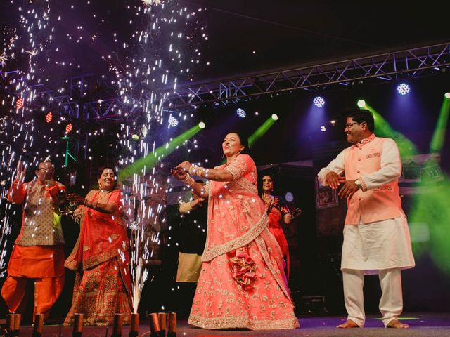 Keyuri and Brijesh&apos;s wedding in Vadodara, Gujarat 26