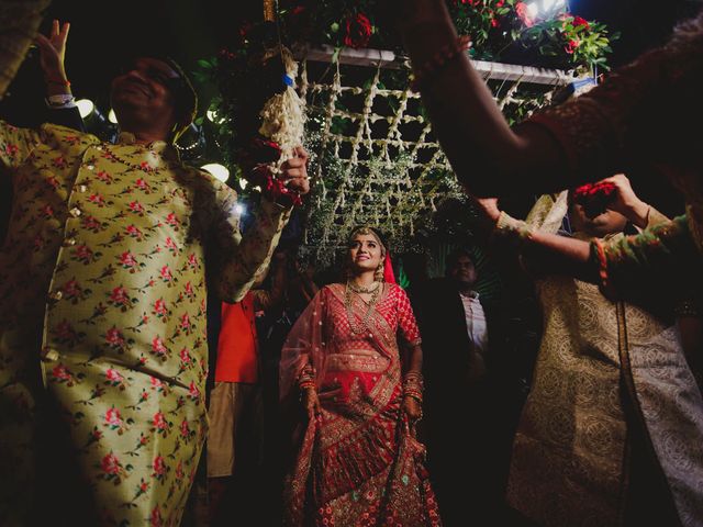 Keyuri and Brijesh&apos;s wedding in Vadodara, Gujarat 59