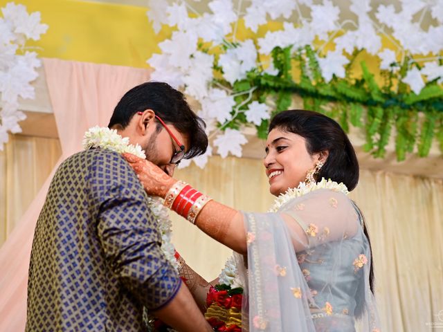 Subhasri and Arijit&apos;s wedding in North 24 Parganas, West Bengal 28