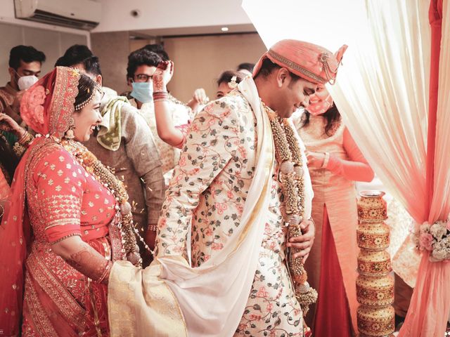 Riddhi and Ronak&apos;s wedding in Mumbai, Maharashtra 44