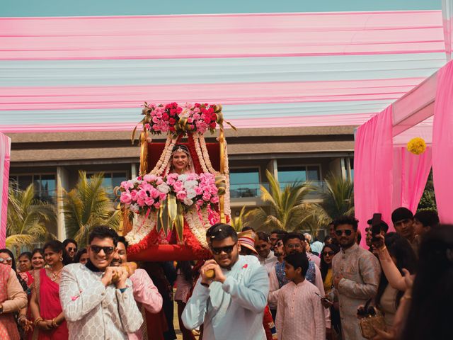 Abha and Akshay&apos;s wedding in Raigad, Maharashtra 49