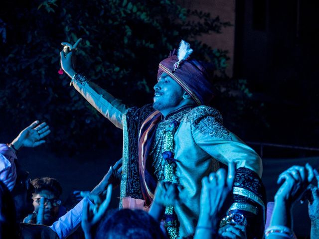 Pankaj and Heena's wedding in Vadodara, Gujarat 34