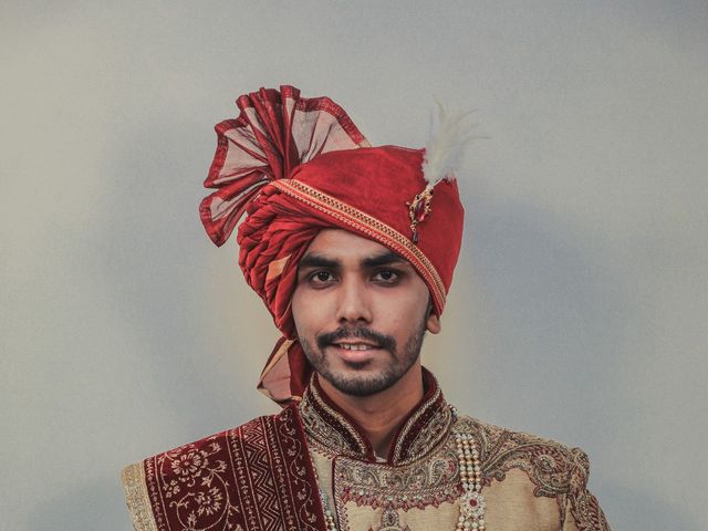 Pankaj and Heena's wedding in Vadodara, Gujarat 13