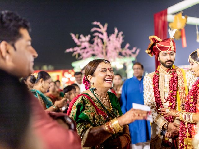 Urmi and Hitesh&apos;s wedding in Bharuch, Gujarat 39